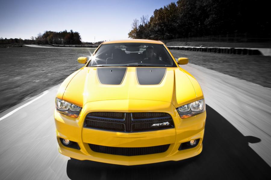  Dodge Charger SRT8 Super Bee 2012 года  (фото 12 из 39)